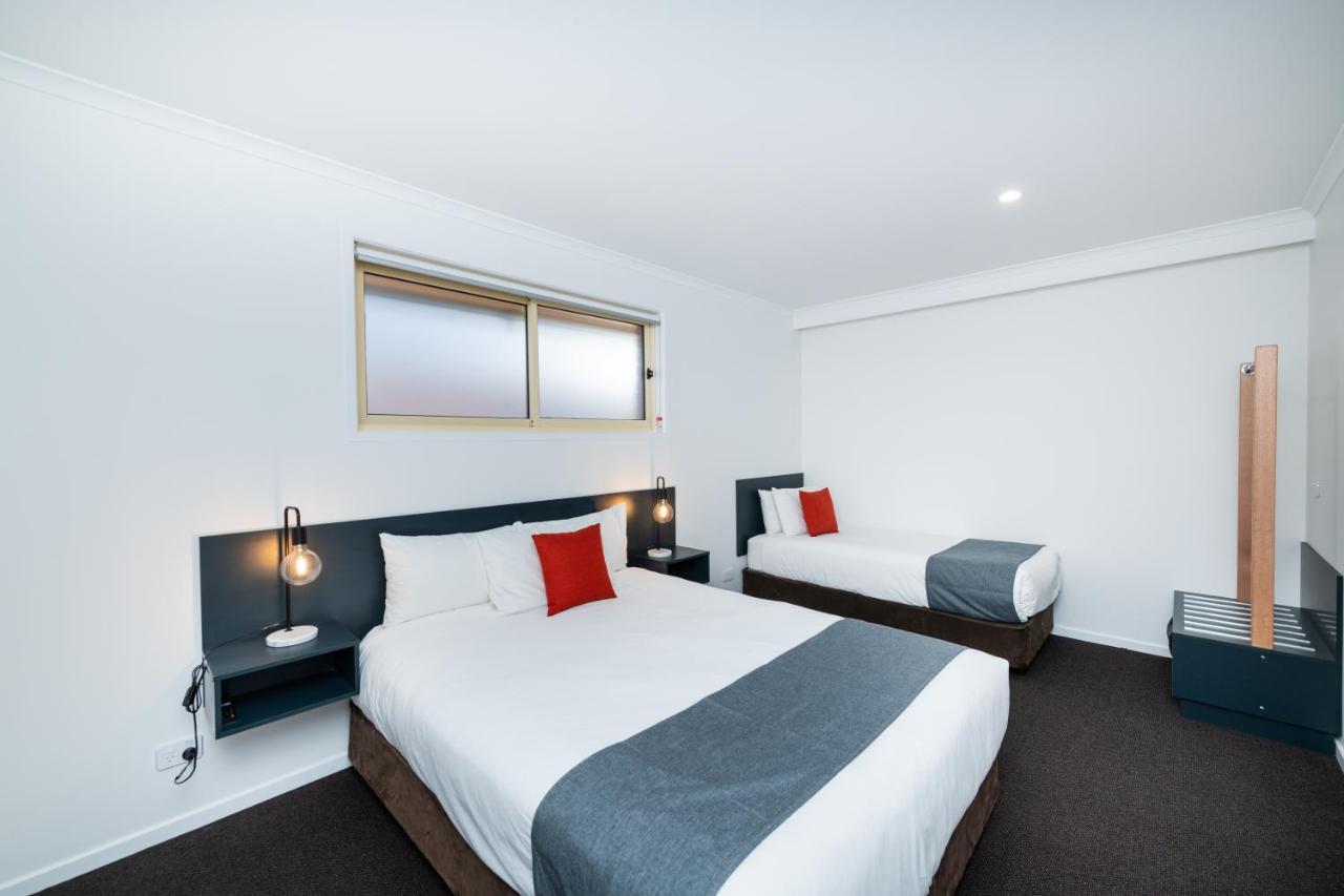 קווינביאן River Motel מראה חיצוני תמונה